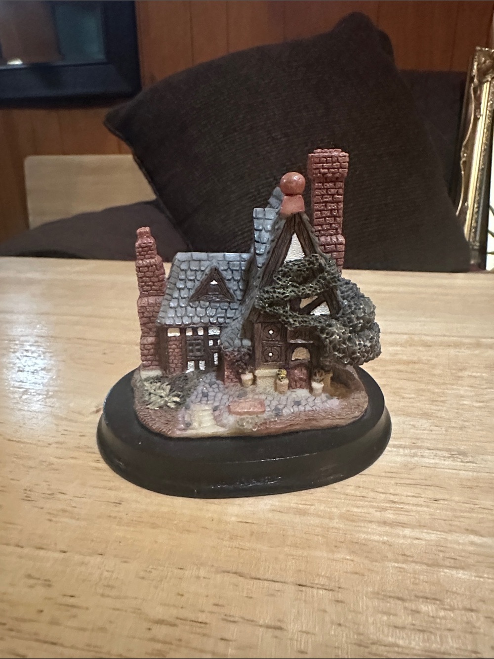 Rustic Brown Cottage Decorative Figurine - Home Holiday